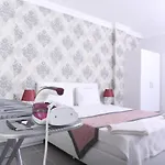 Sunset Village Hotel 2*