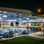 Sunset Village Hotel 2*