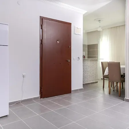 Sunset Village Hotel 2*