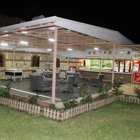 فندق Sunset Village 2*