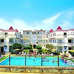 Sunset Village فندق